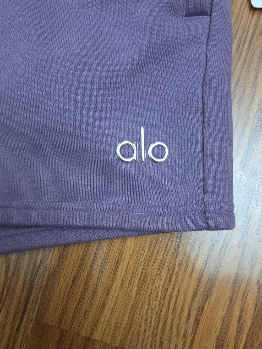 Alo Yoga Accolade Shorts Plum Kiss/ Medium